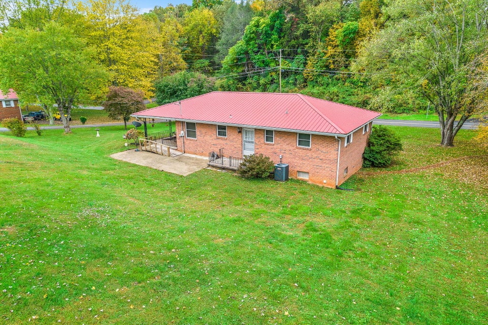 Photo #3: 212 Twin Oaks Drive