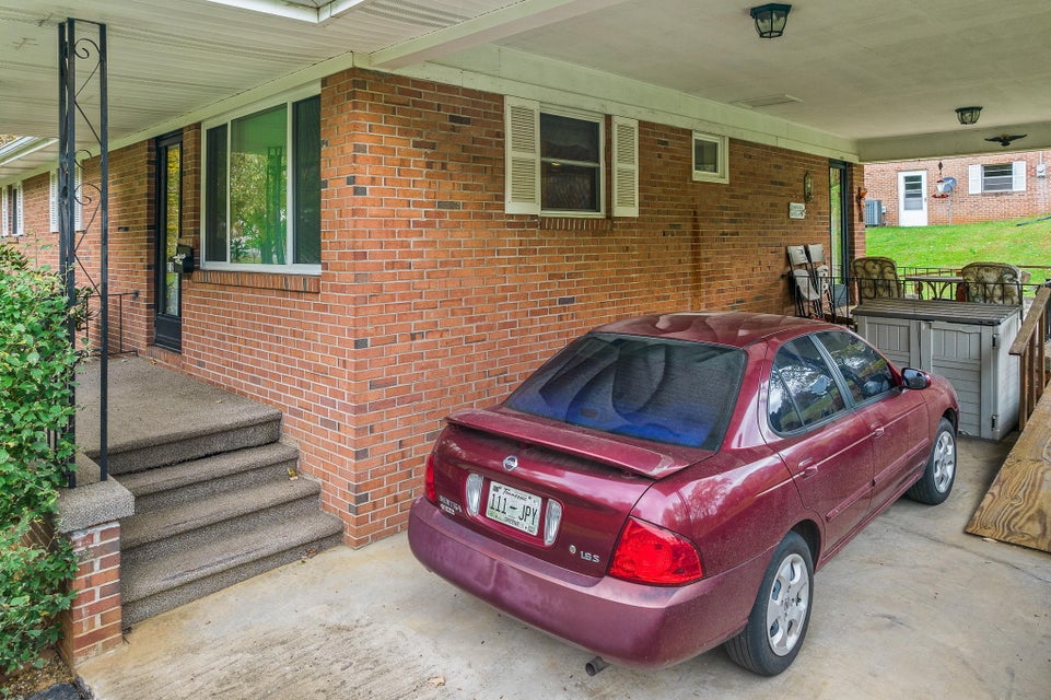 Photo #8: 212 Twin Oaks Drive