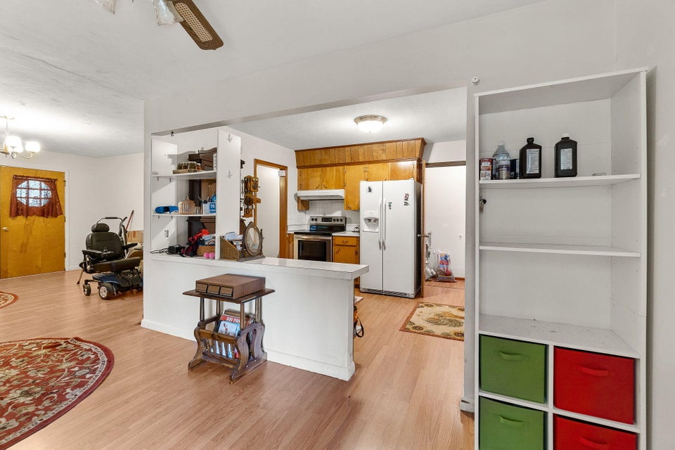 Photo #10: 212 Twin Oaks Drive