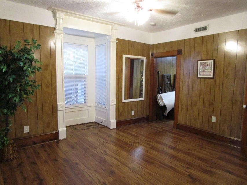 Photo #10: 108 Walnut Street
