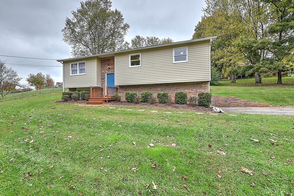Photo #2: 3020 Ridgemont Circle