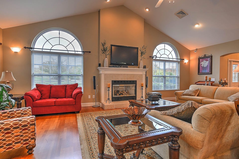 Photo #34: 230 Avonlea Place