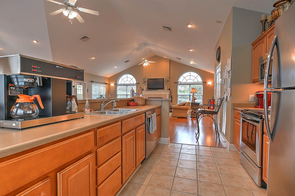 Photo #38: 230 Avonlea Place
