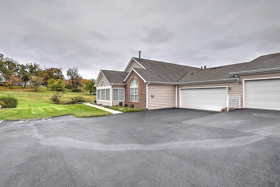 Photo #5: 230 Avonlea Place