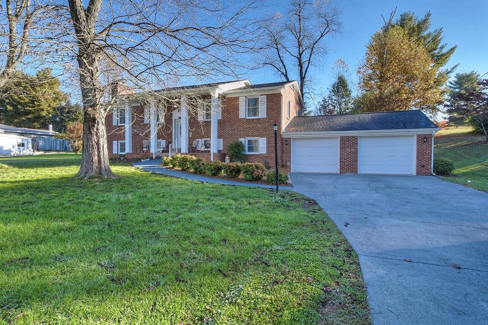 Photo #3: 1632 Fairway Drive