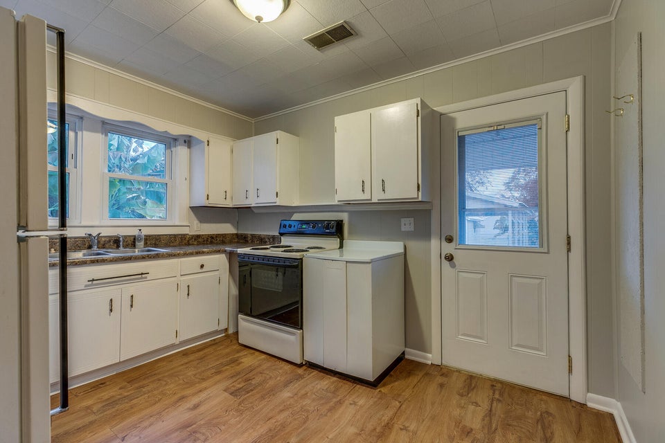 Photo #11: 1640 Jefferson Avenue