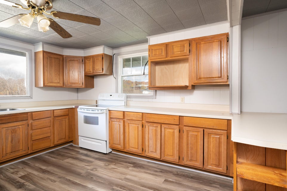 Photo #4: 705 Sunnyview Drive