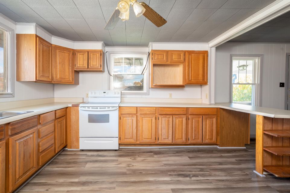 Photo #8: 705 Sunnyview Drive