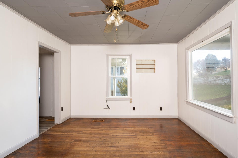 Photo #10: 705 Sunnyview Drive