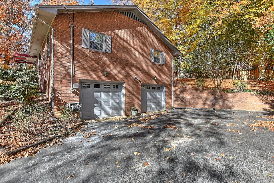 Photo #39: 1516 Robin Hood Lane