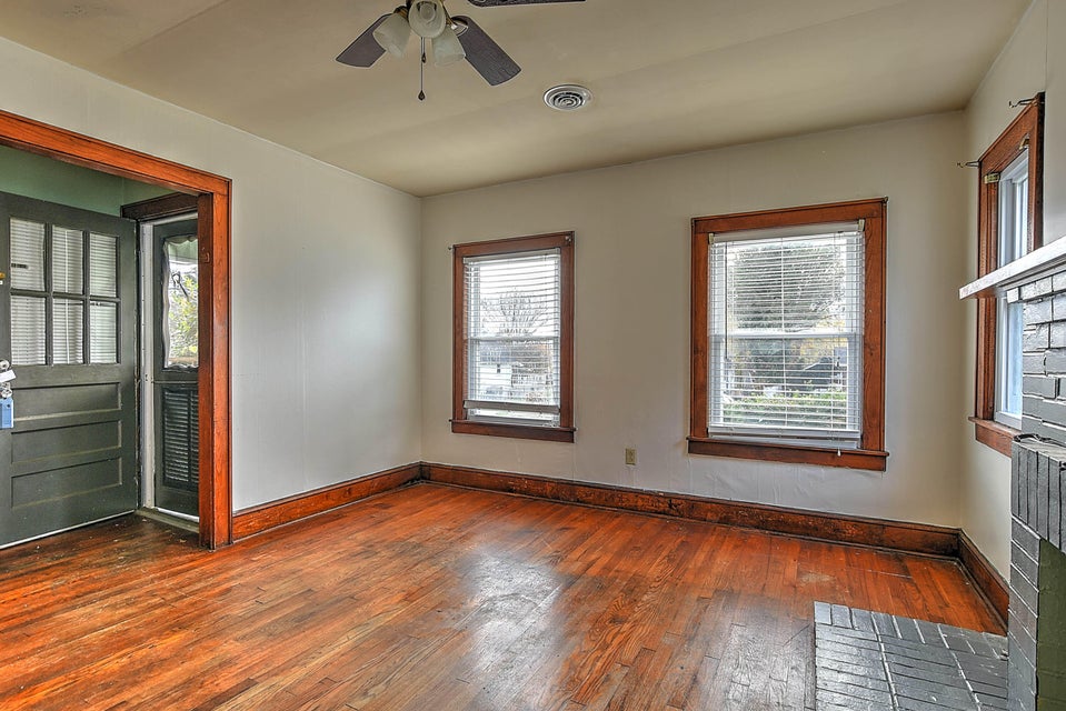 Photo #6: 921 Myrtle Street