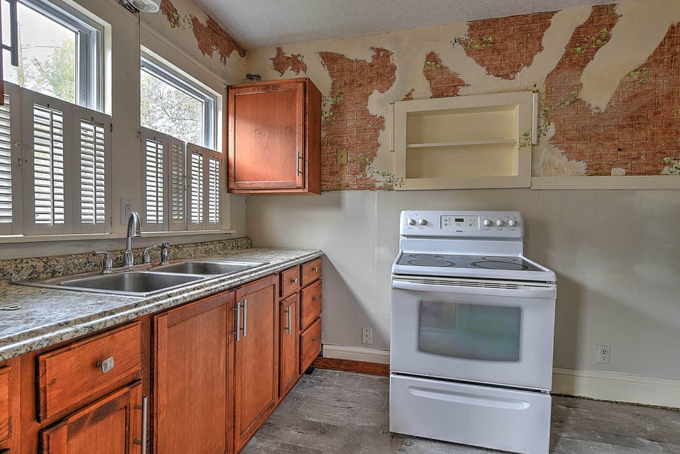 Photo #9: 921 Myrtle Street