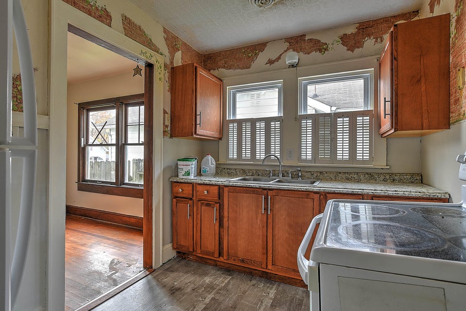 Photo #10: 921 Myrtle Street