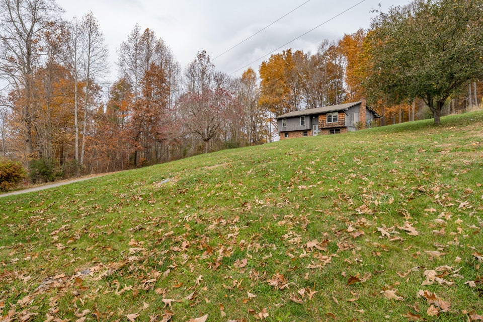 Photo #35: 142 Hunt Road