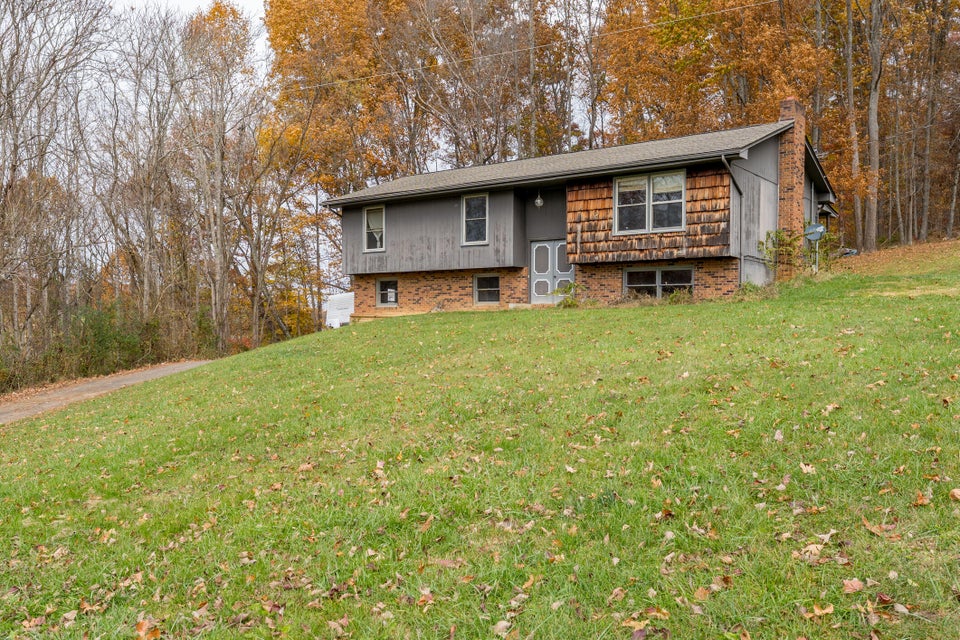Photo #34: 142 Hunt Road