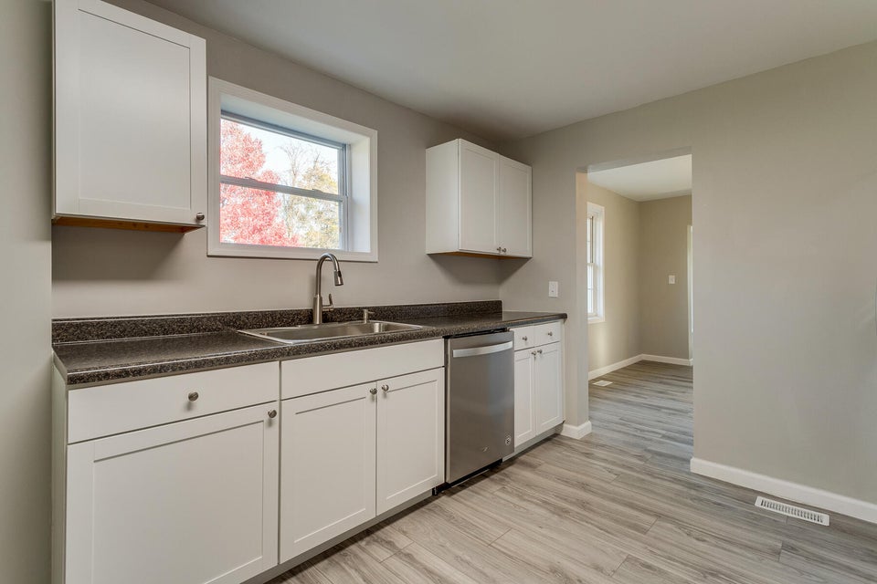 Photo #11: 914 Birch Street