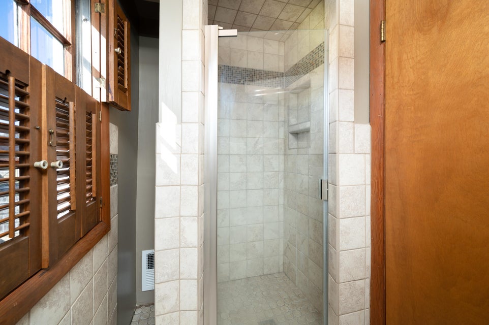 Photo #28: 824 Fairmont Avenue