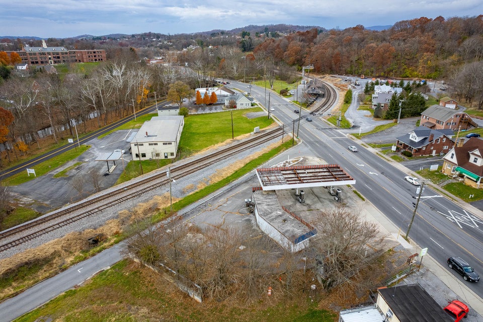 Photo #4: 710 Main Street