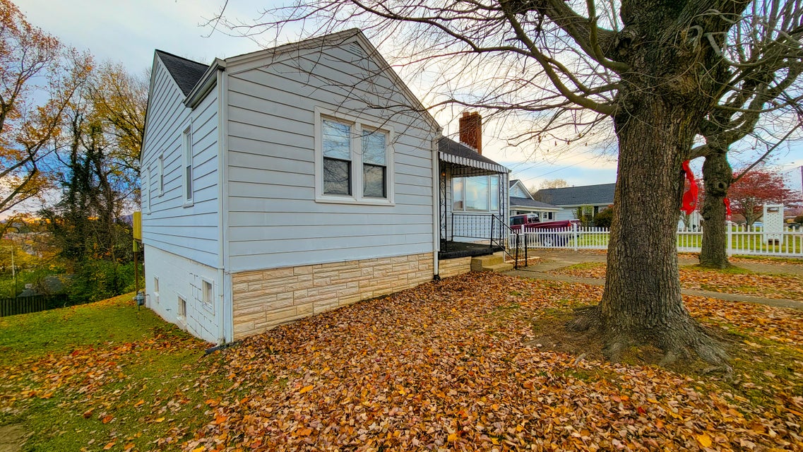 Photo #43: 2149 Stadium Drive