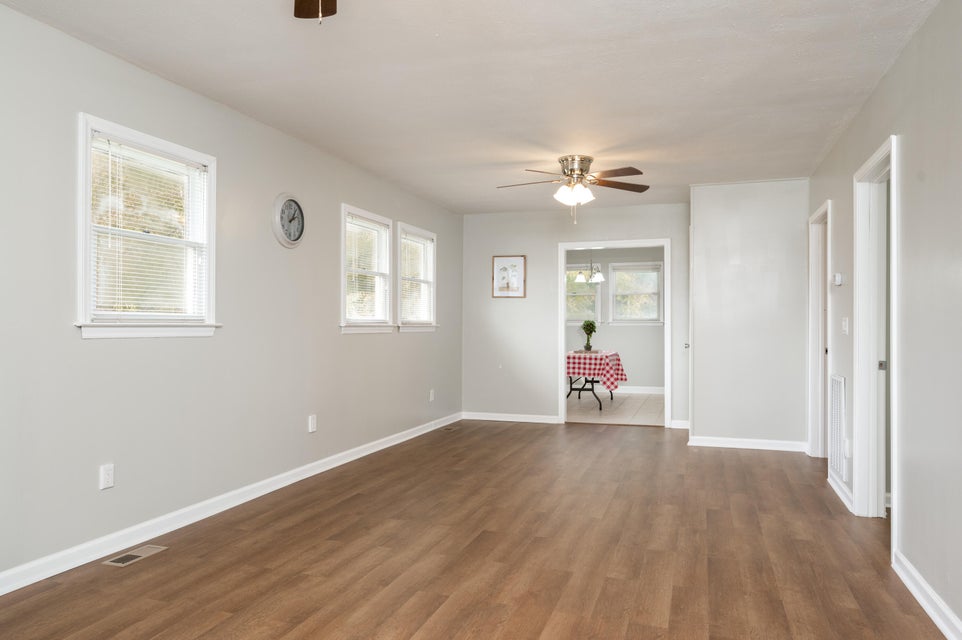 Photo #6: 407 Walnut Street