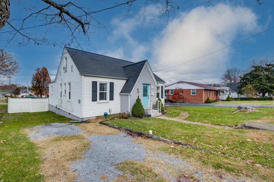 Photo #3: 613 I Street