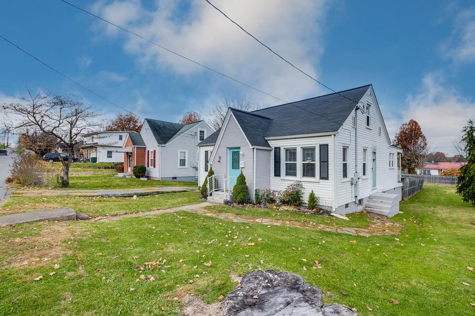 Photo #4: 613 I Street