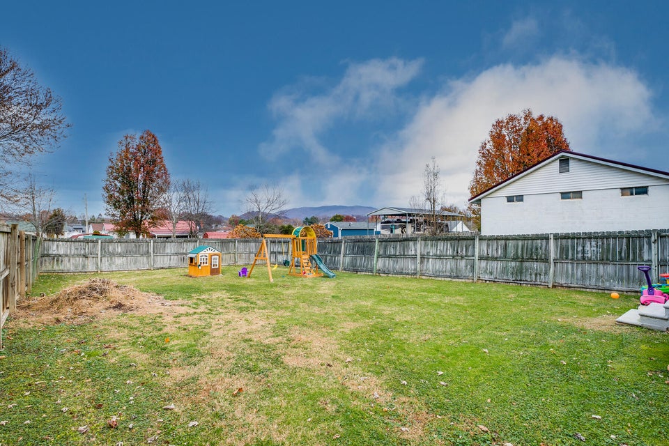 Photo #32: 613 I Street