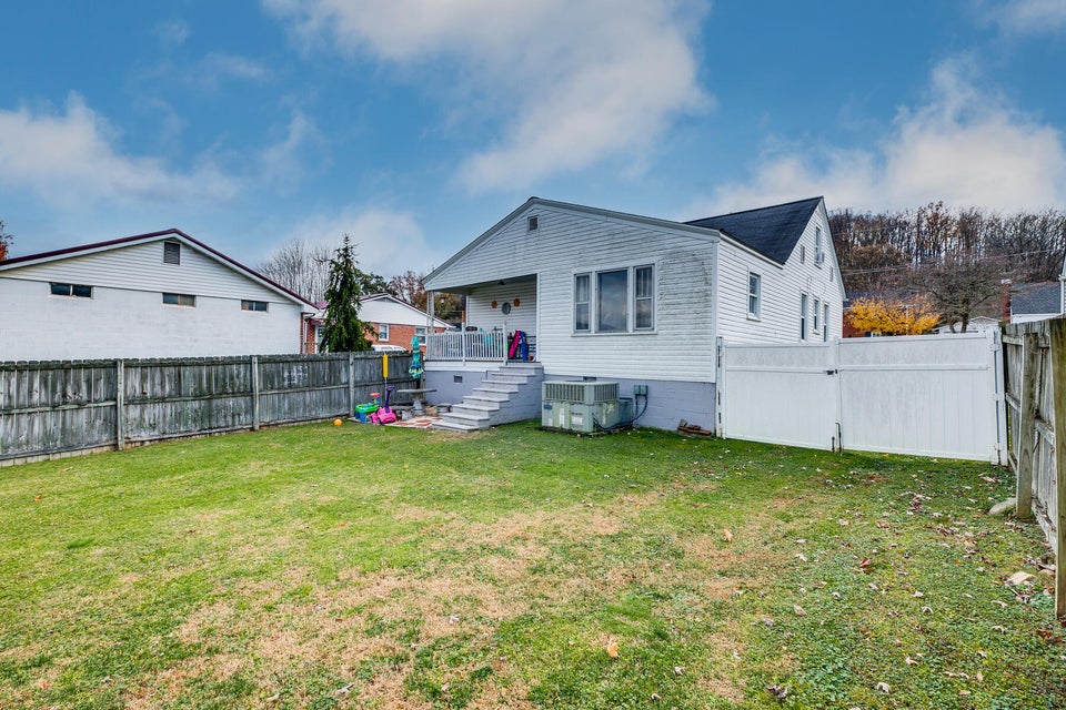 Photo #33: 613 I Street