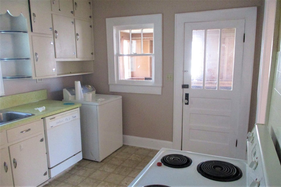 Photo #13: 125 Virginia Street