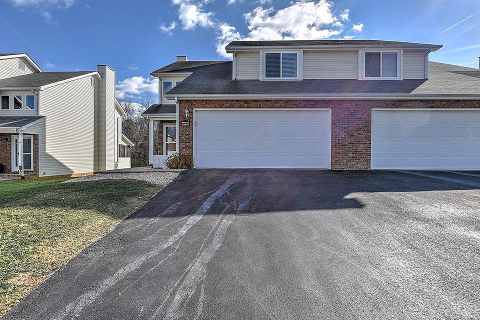 Photo #4: 136 Robinson Walk