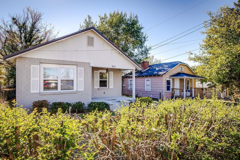 Photo #2: 915 Elizabeth Street