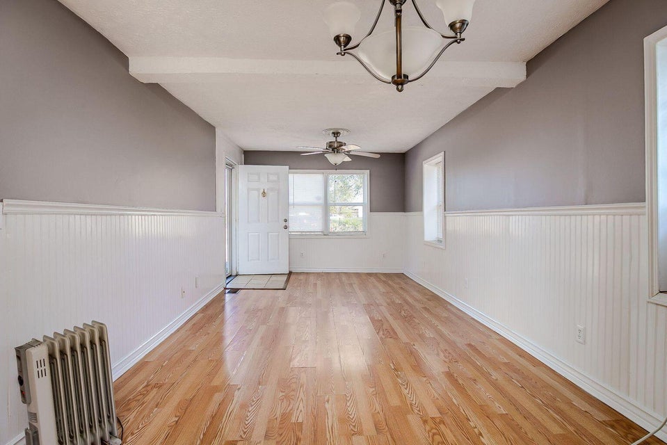 Photo #7: 915 Elizabeth Street