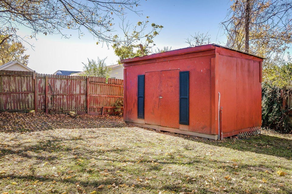 Photo #21: 915 Elizabeth Street