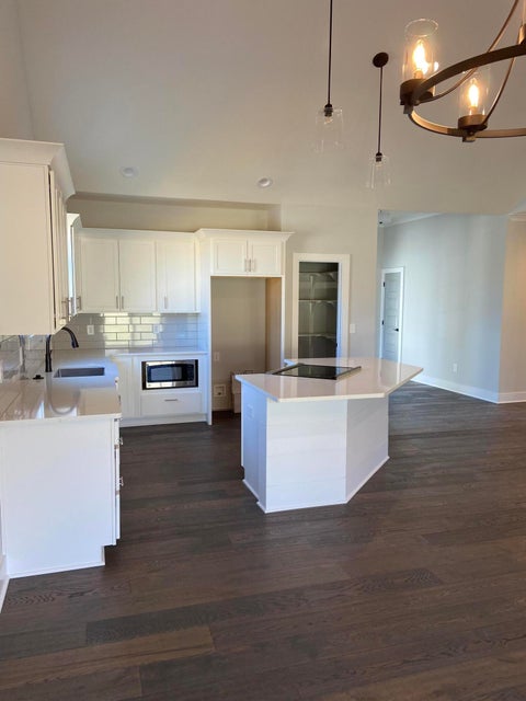 Photo #10: 662 Gardenia Drive