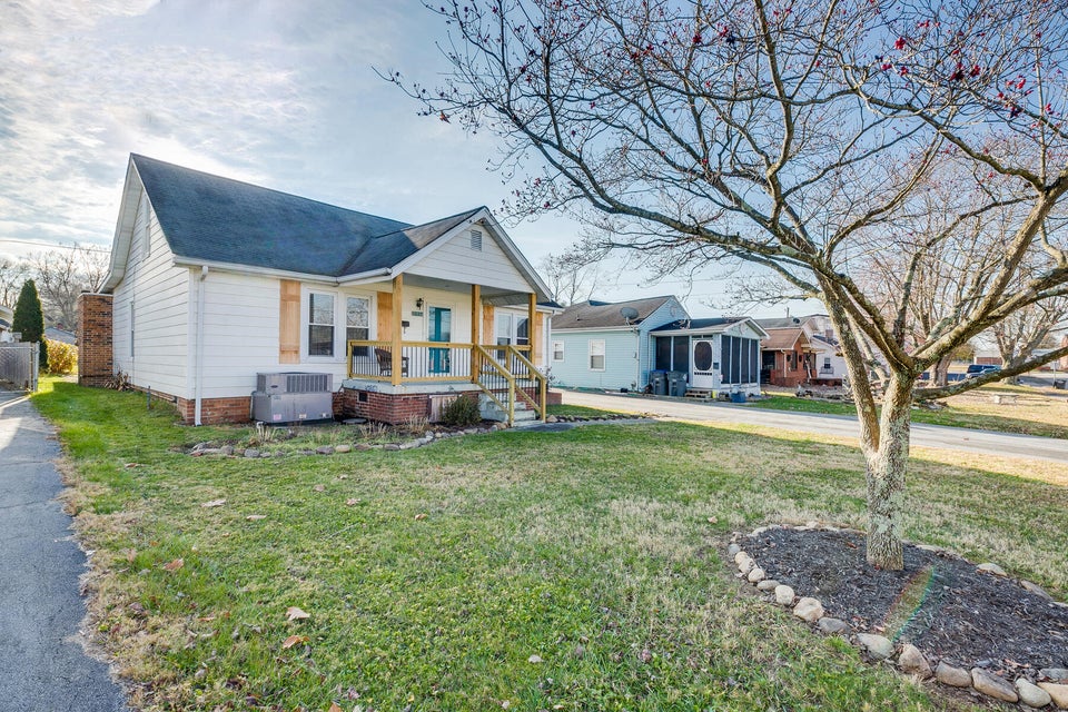 Photo #3: 1627 Houston Avenue