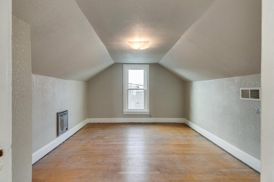 Photo #33: 1627 Houston Avenue