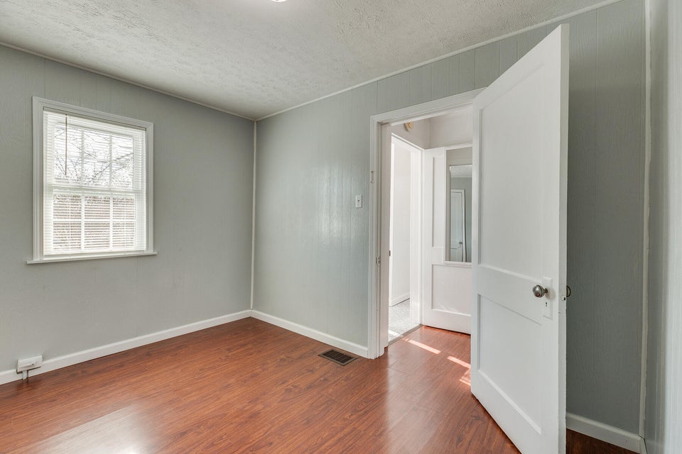Photo #16: 304 Kincaid Street