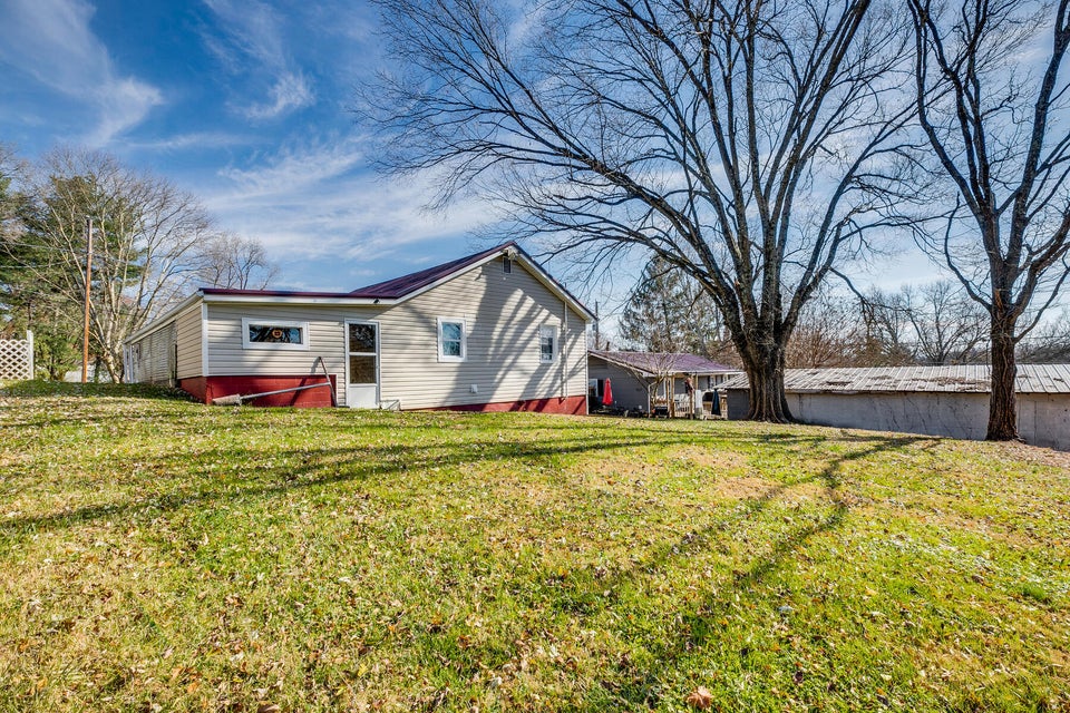 Photo #31: 304 Kincaid Street