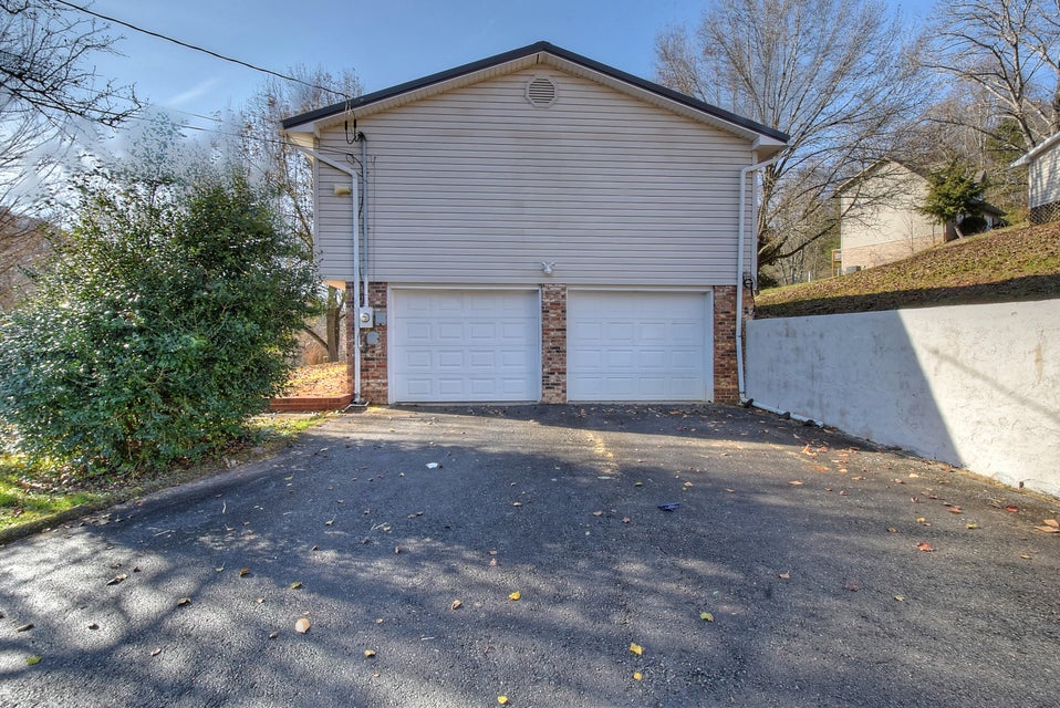Photo #36: 128 Regency Drive