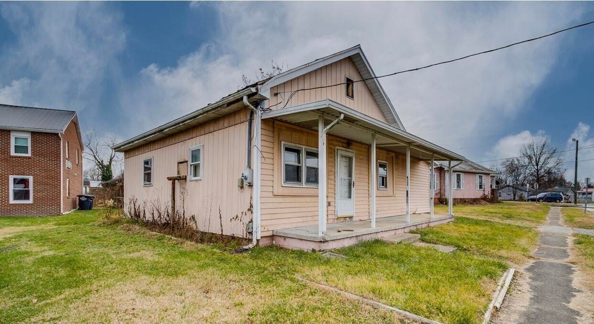 Photo #9: 2100 Berry Street