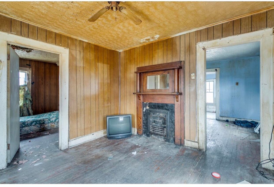Photo #17: 2100 Berry Street