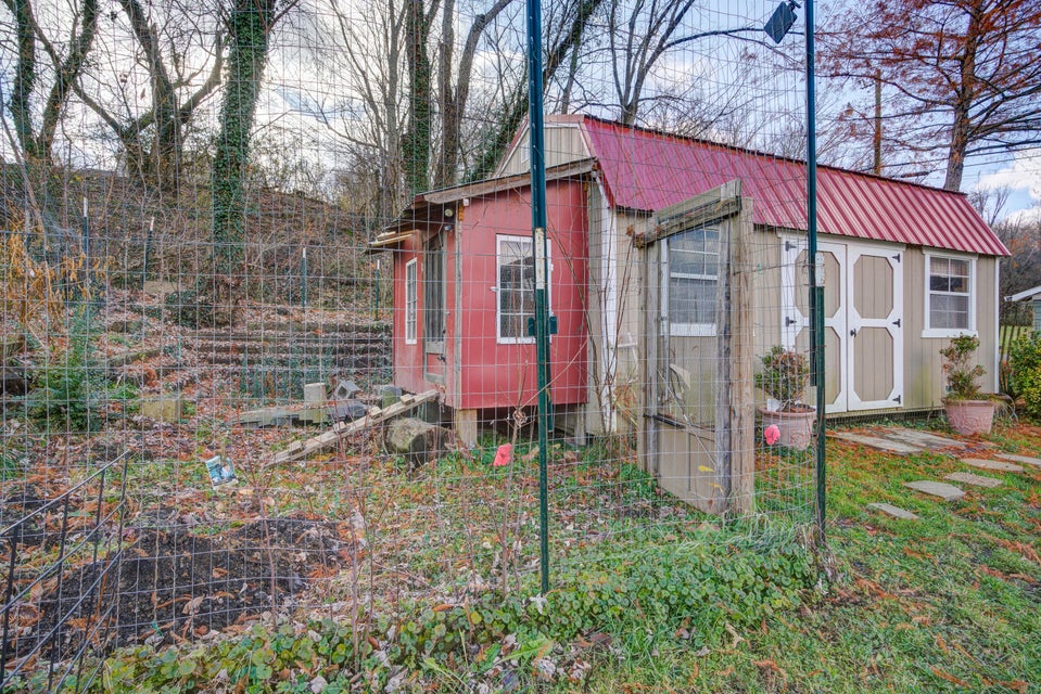 Photo #29: 960 Hill Street