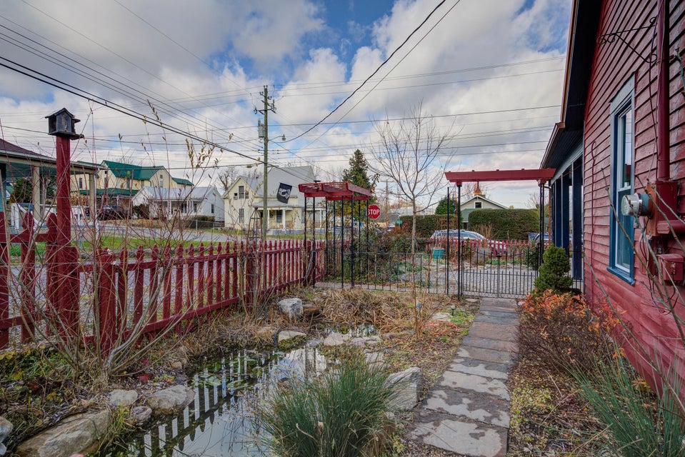Photo #34: 960 Hill Street
