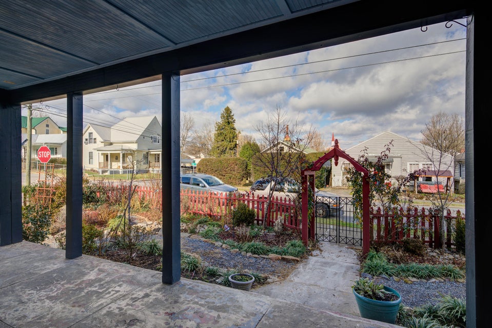 Photo #37: 960 Hill Street