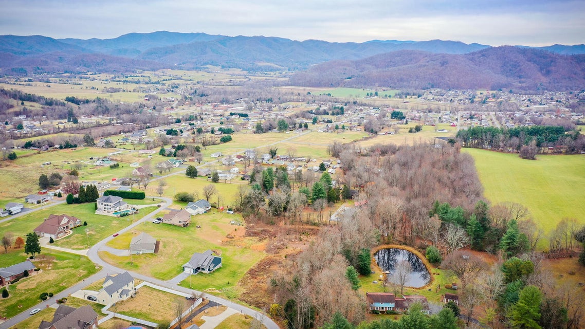 Photo #8: 442 Airport Road