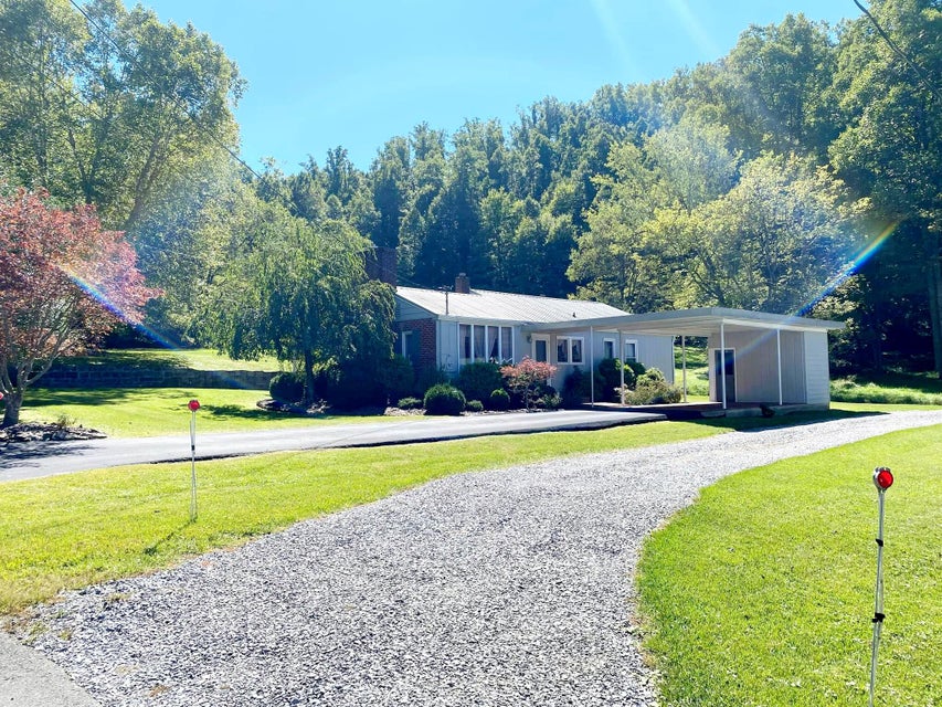Photo #2: 202 Pleasant Drive