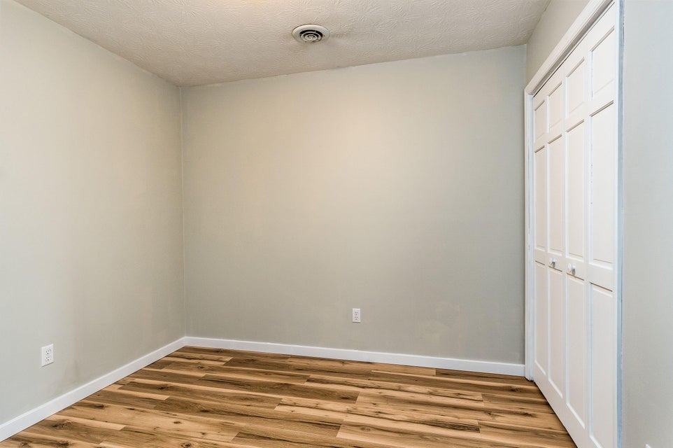 Photo #9: 109 Mayfield Drive