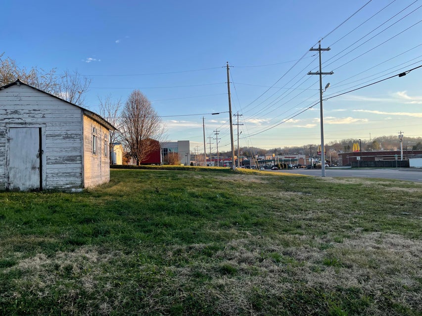 Photo #3: 608 Lynn Avenue