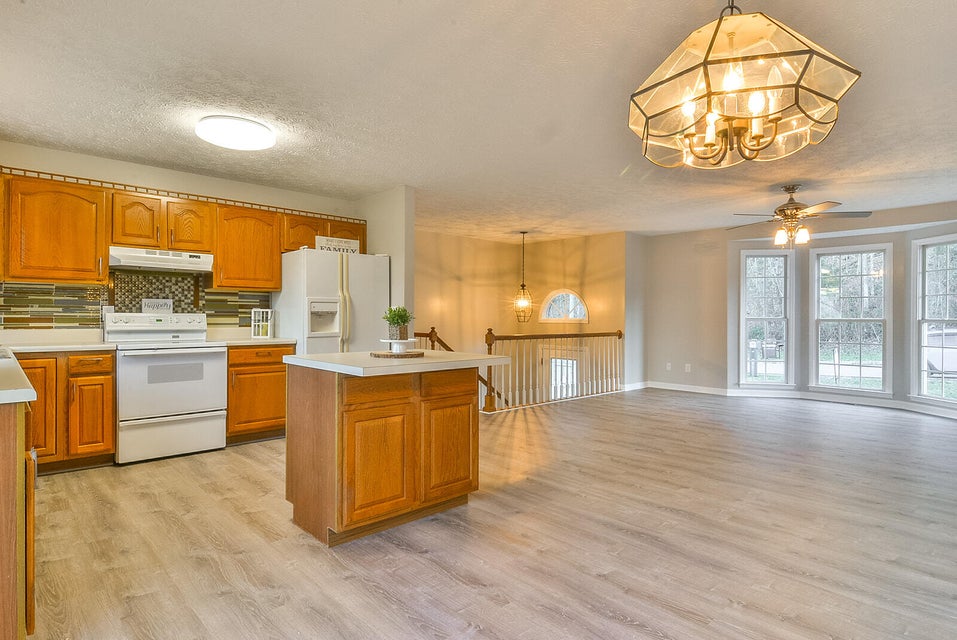 Photo #8: 424 Creekside Drive