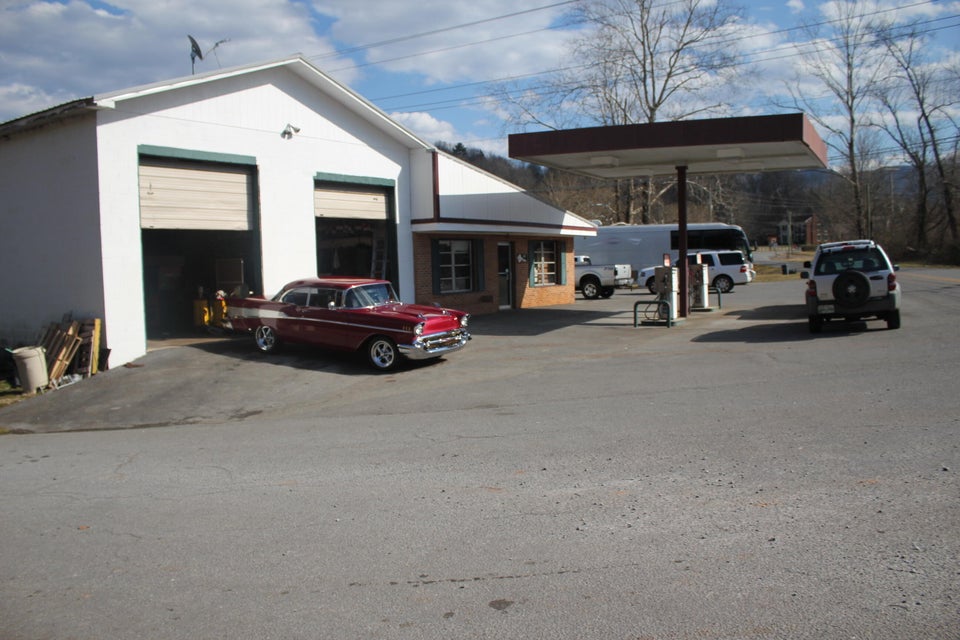 Photo #2: Xxx Blue Springs Road